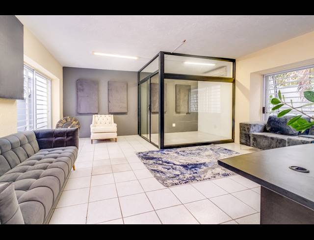 BEDROOM FREEHOLD FOR SALE IN BRYANSTON